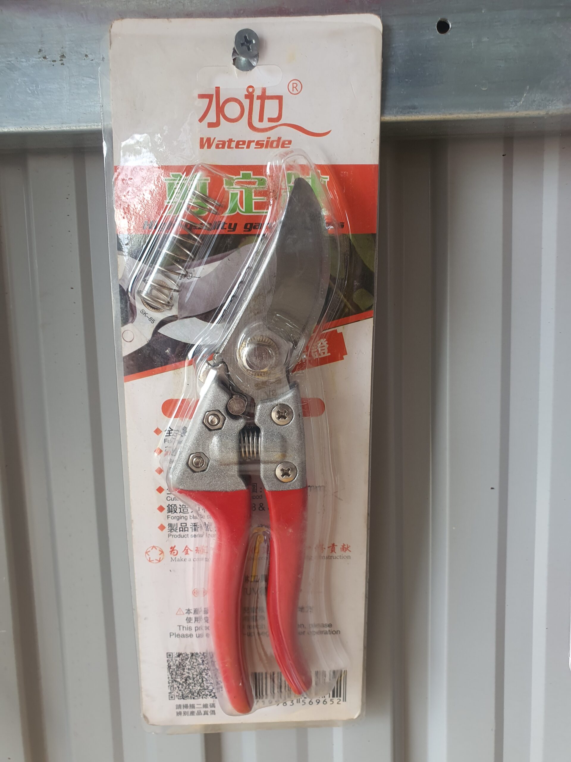 Kéo bấm cành tay đỏ